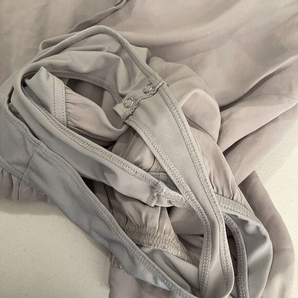 Express Blouse Women's Medium Gray Short Sleeve One Piece Button Up Preppy - Picture 10 of 10